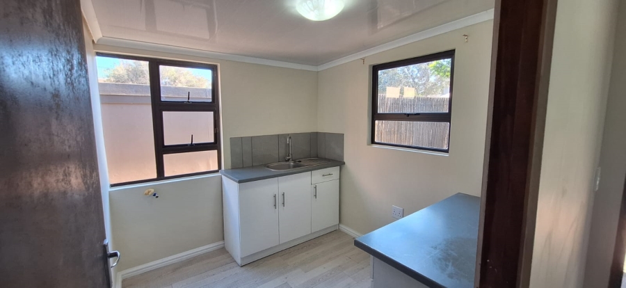 To Let 2 Bedroom Property for Rent in Zeekoevlei Western Cape